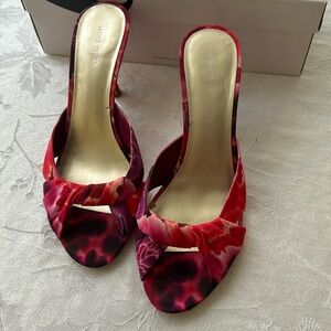 Nine west sandals, great condition, worn only once, in original box